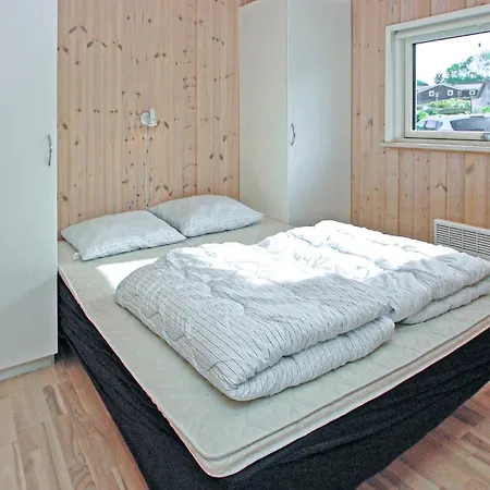 Дом отдыха Lovely In With Sauna