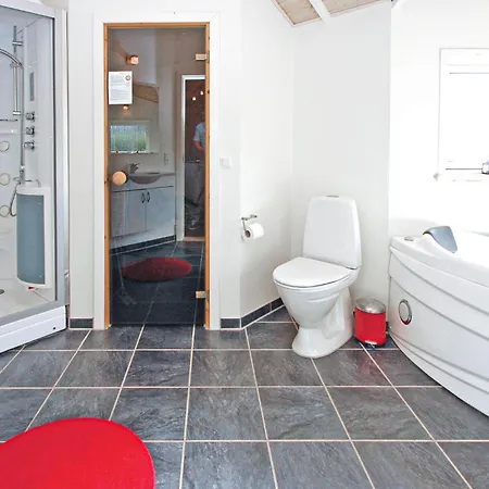 Vakantiehuis Lovely In With Sauna