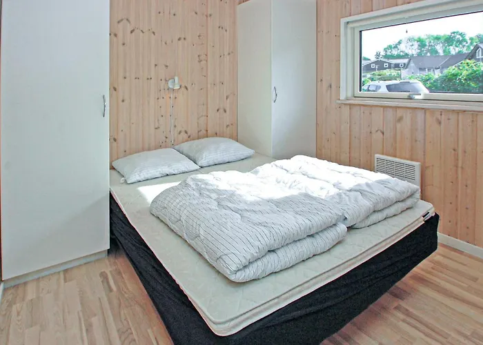 Дом отдыха Lovely In With Sauna