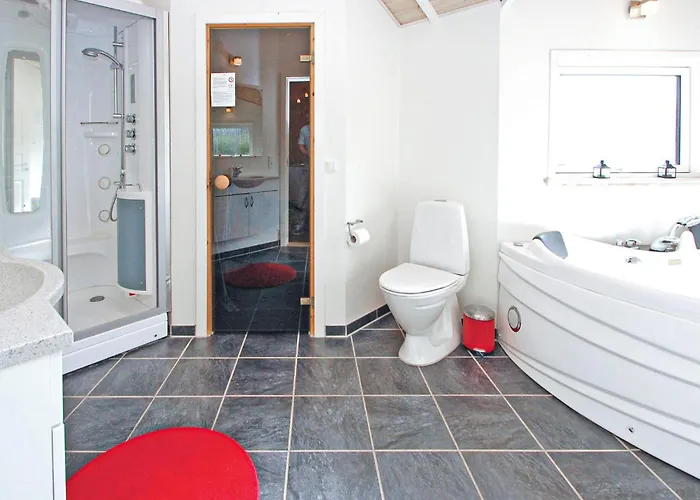 Дом отдыха Lovely In With Sauna