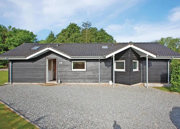 Дом отдыха Lovely In With Sauna *